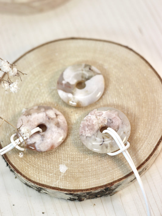 Kirschblüten-Chalcedon Donut Anhänger