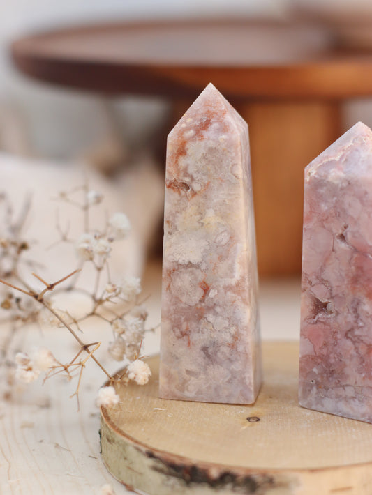 Kirschblüten Chalcedon Obelisk