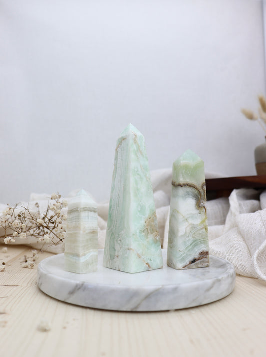Karibischer Calcit Obelisk